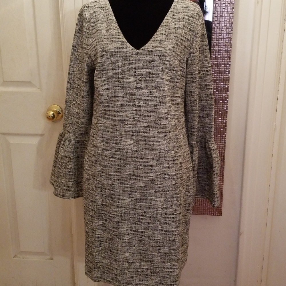 Banana Republic black and white bell sleeves